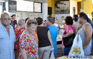 En la Lonja hay fotografías de barcos y utillajes de pesca